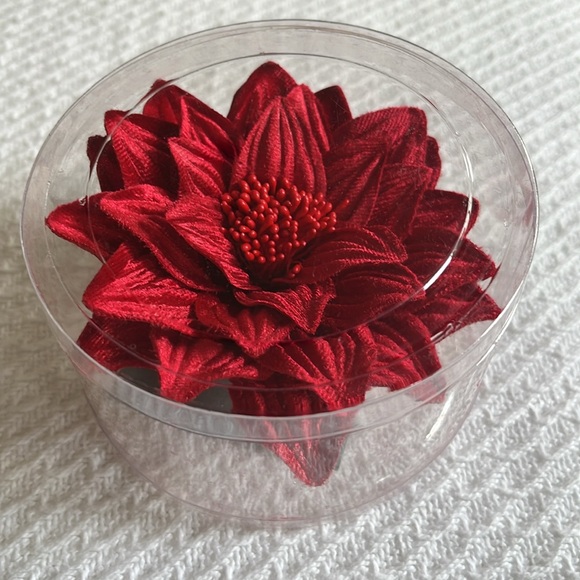 NIB Poinsettia velvet pin with beaded center, perfect for holidays! - Picture 6 of 6